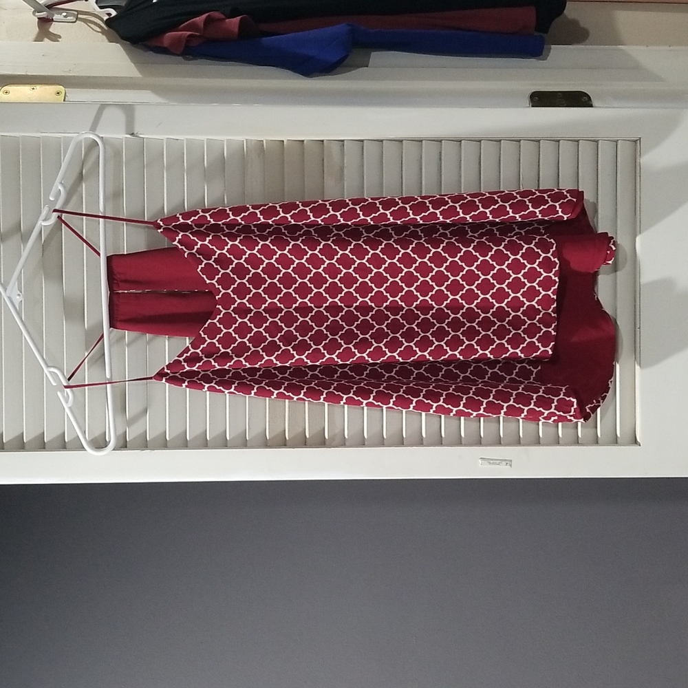 Express maroon geometric print sleeveless top size medium